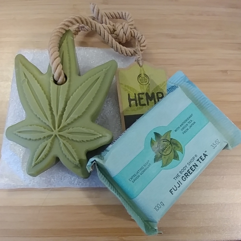 New Body Shop Soap on a bar 2 set